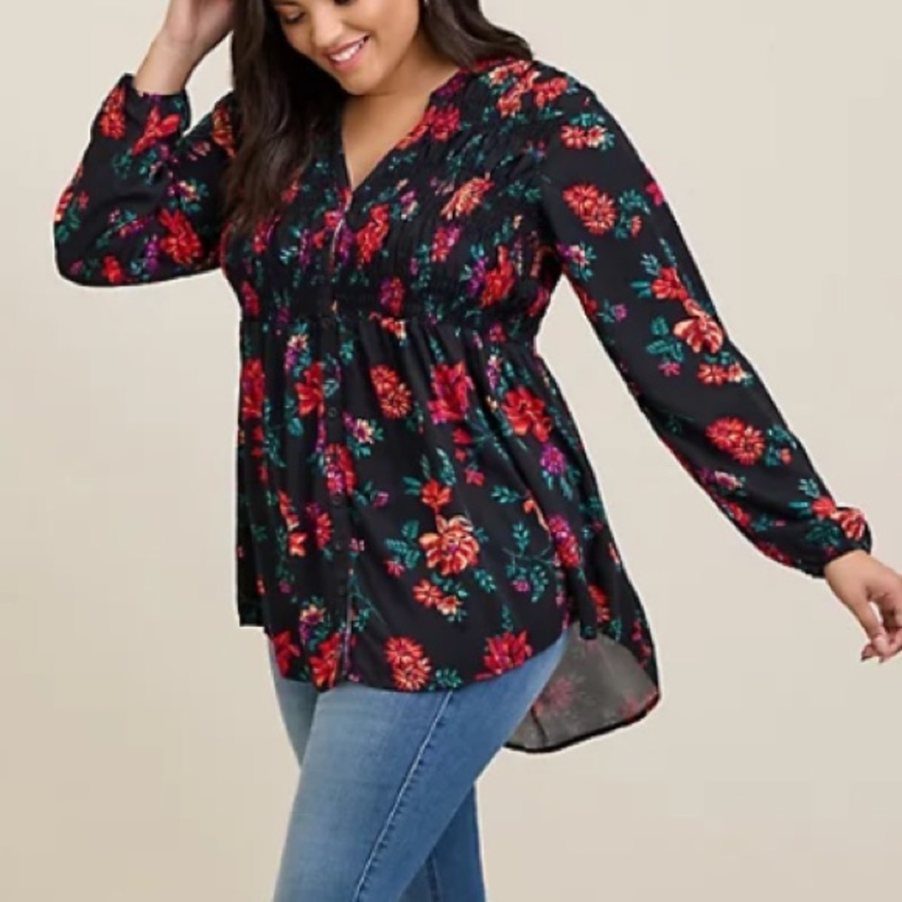 TORRID NWT RAYON TWILL SMOCKED BUTTON-FRONT TUNIC TOP